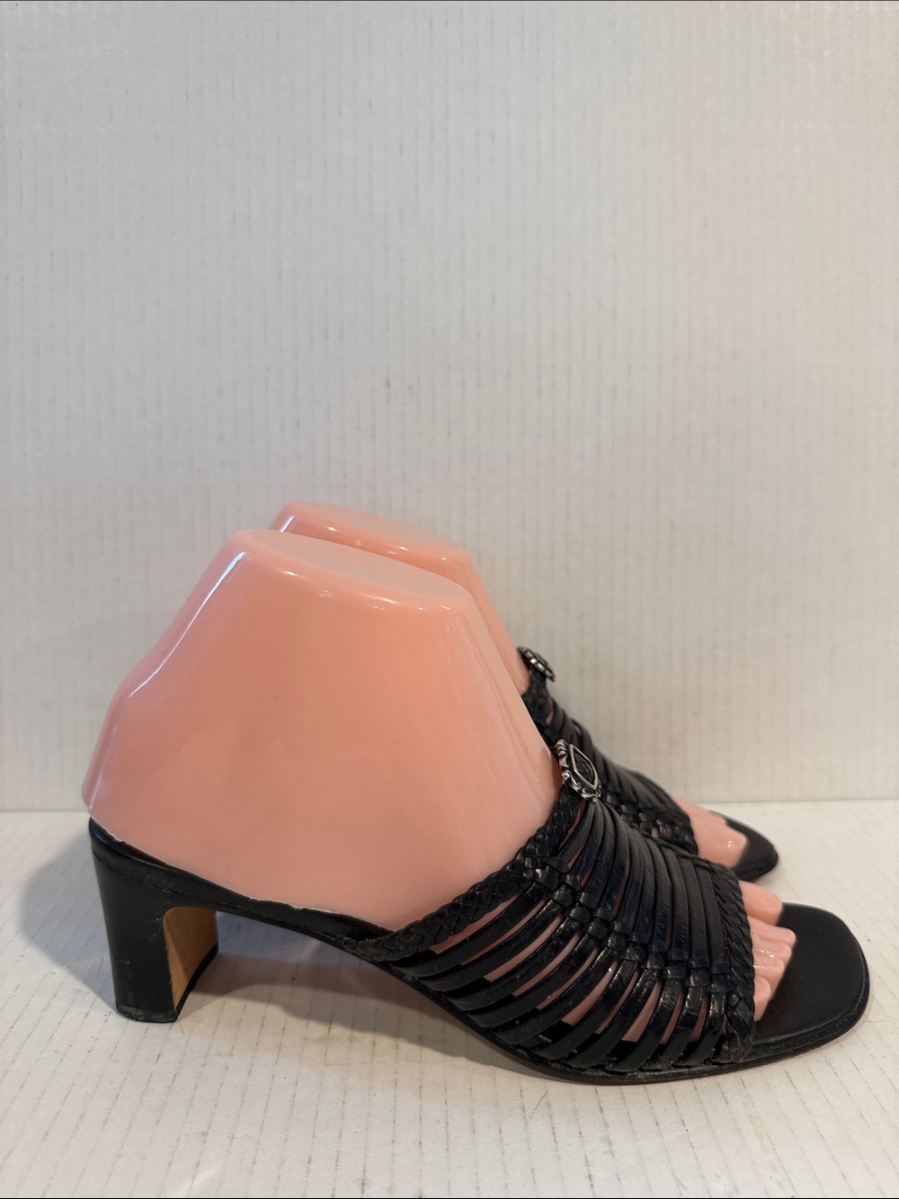 Brighton Black Strappy 2-1/4” Mid-Heel Women's Sandals (sz 7) - Picture 3 of 8